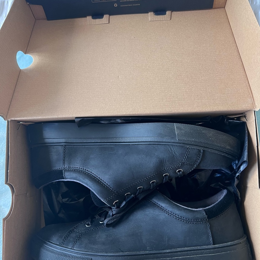 UGG Bayslider Low weather Sz 9.5M - Picture 2 of 3
